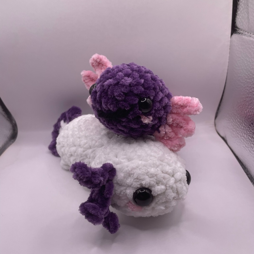 Crochet baby axolotls colors white and purple or purple and pink